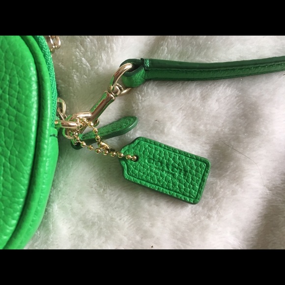 COACH crossbody bag MINI bright green NWOT - Picture 2 of 8